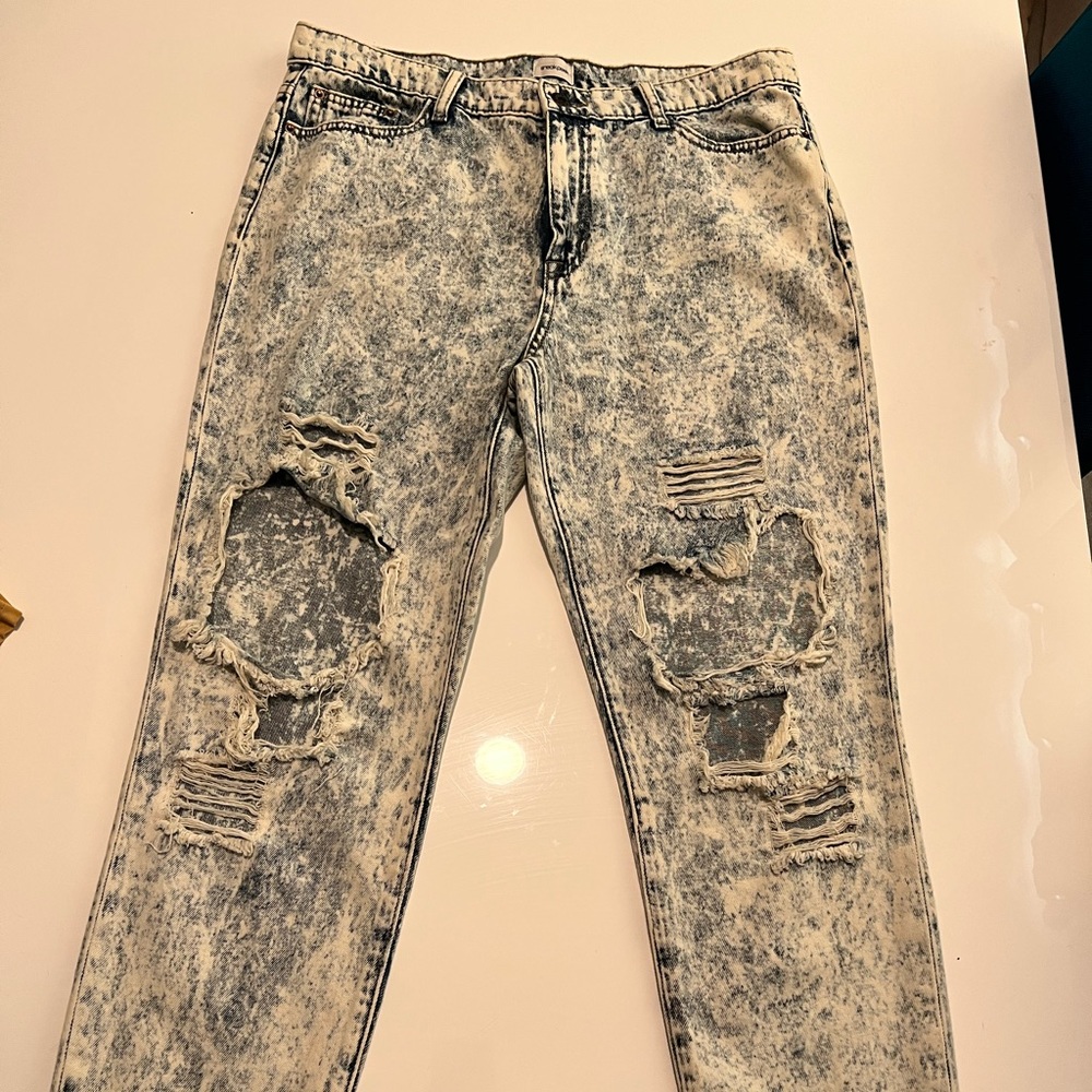 Sneak Peek Ripped White Wash Jeans from Papaya